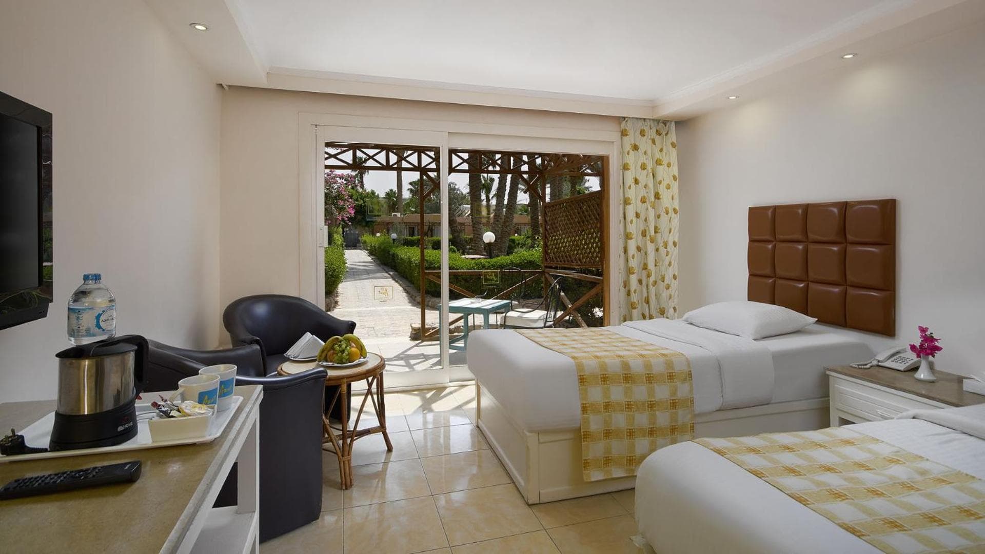 Bungalow Garden View