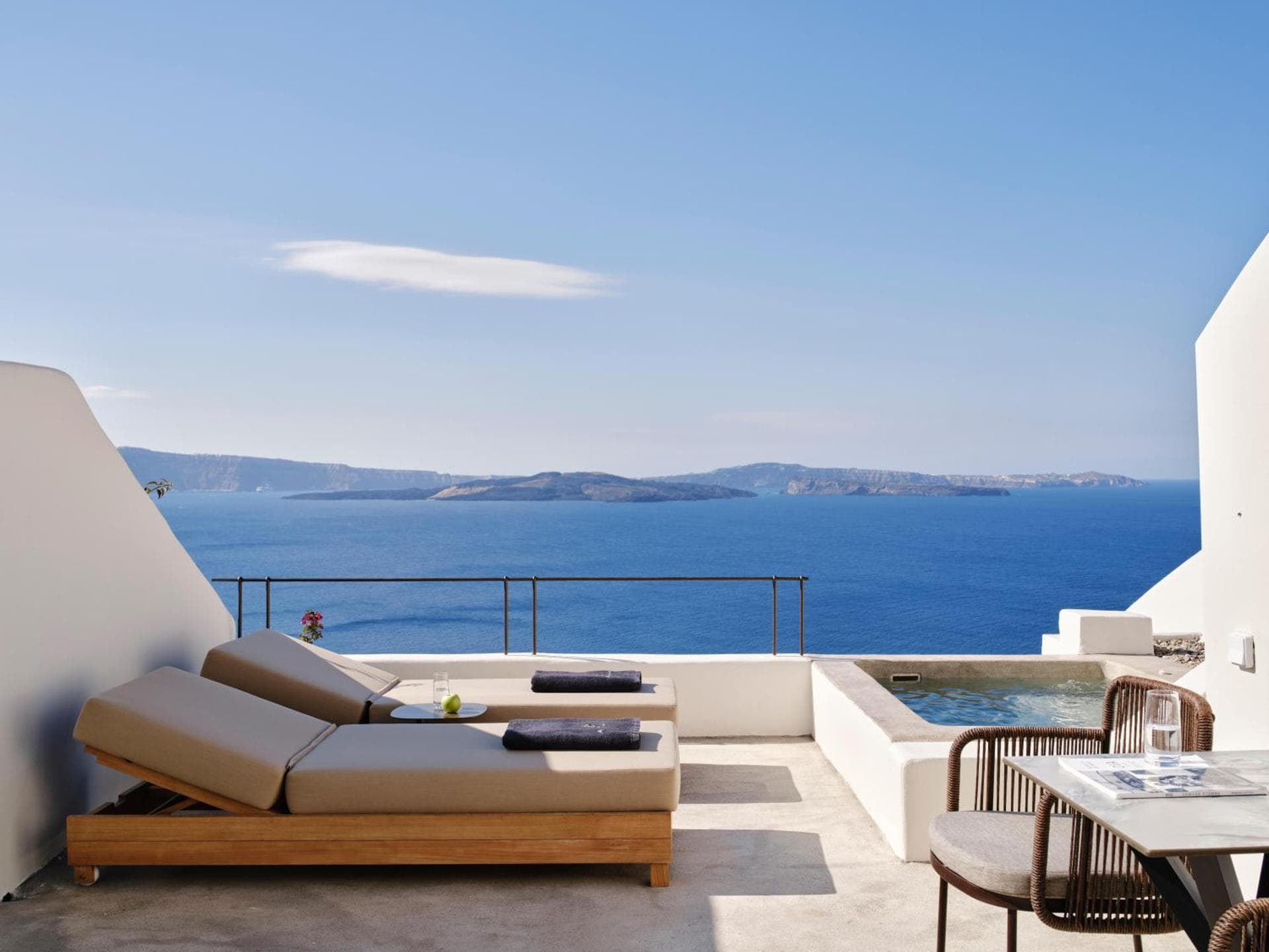 Deluxe Suite with Hot Tub and Caldera View