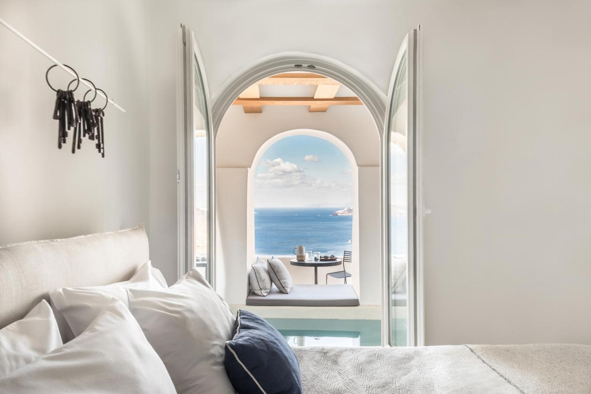 The Cave Suite with Hot Tub and Caldera View