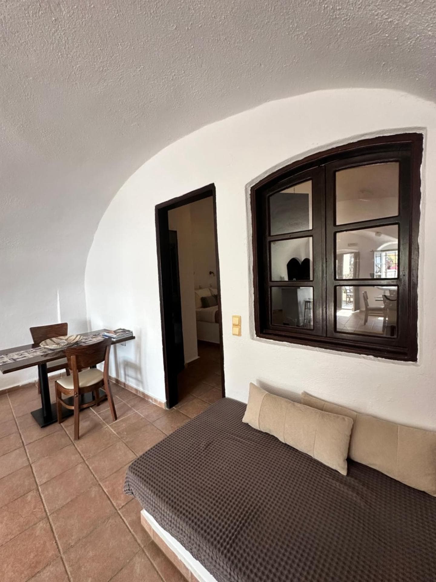 TRADITIONAL CAVE SUITE WITH CALDERA VIEW & SHARED POOL