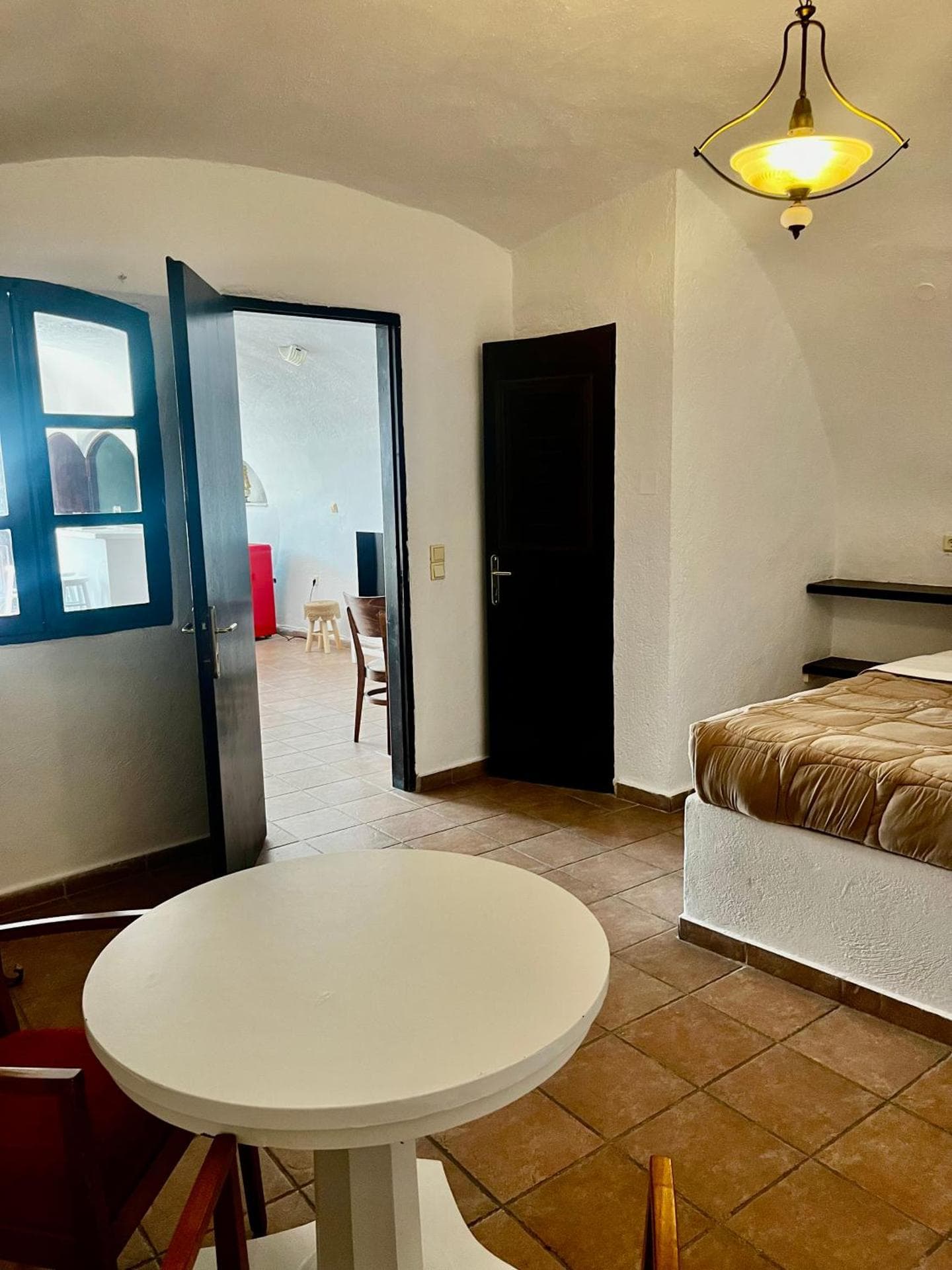 TRADITIONAL CAVE SUITE WITH CALDERA VIEW & SHARED POOL