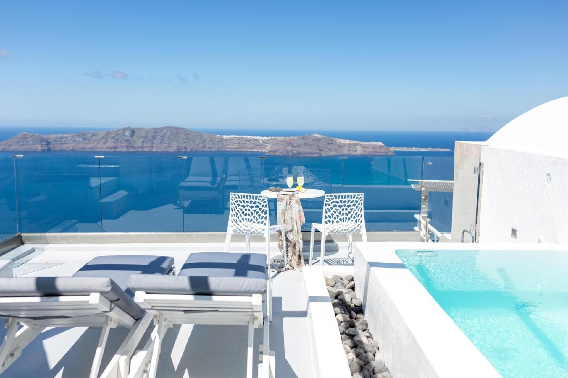 Deluxe Suite with Plunge Pool and Caldera View