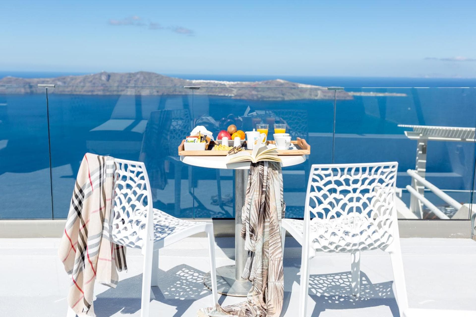 Deluxe Suite with Plunge Pool and Caldera View