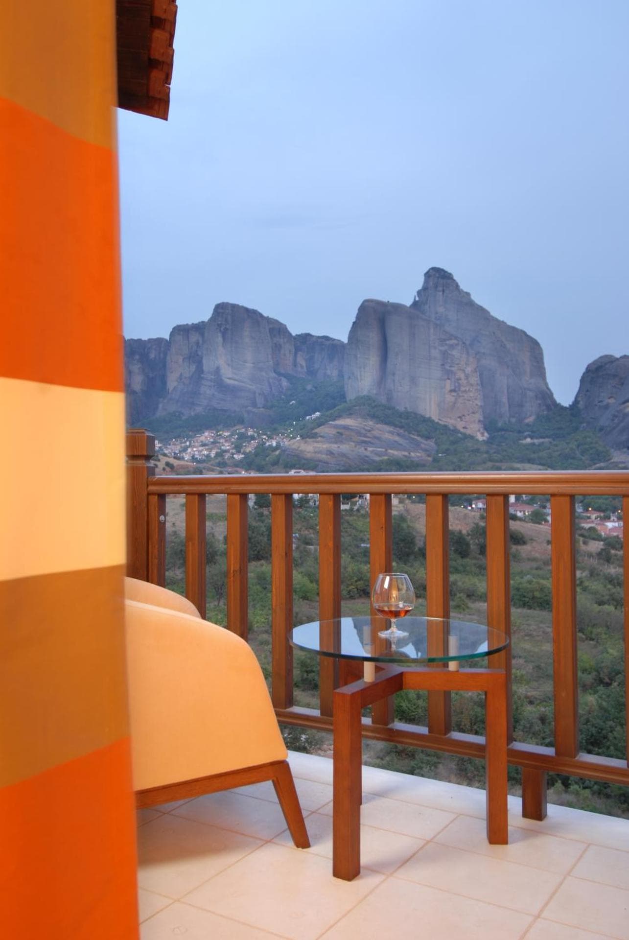 One-Bedroom Suite with Meteora View