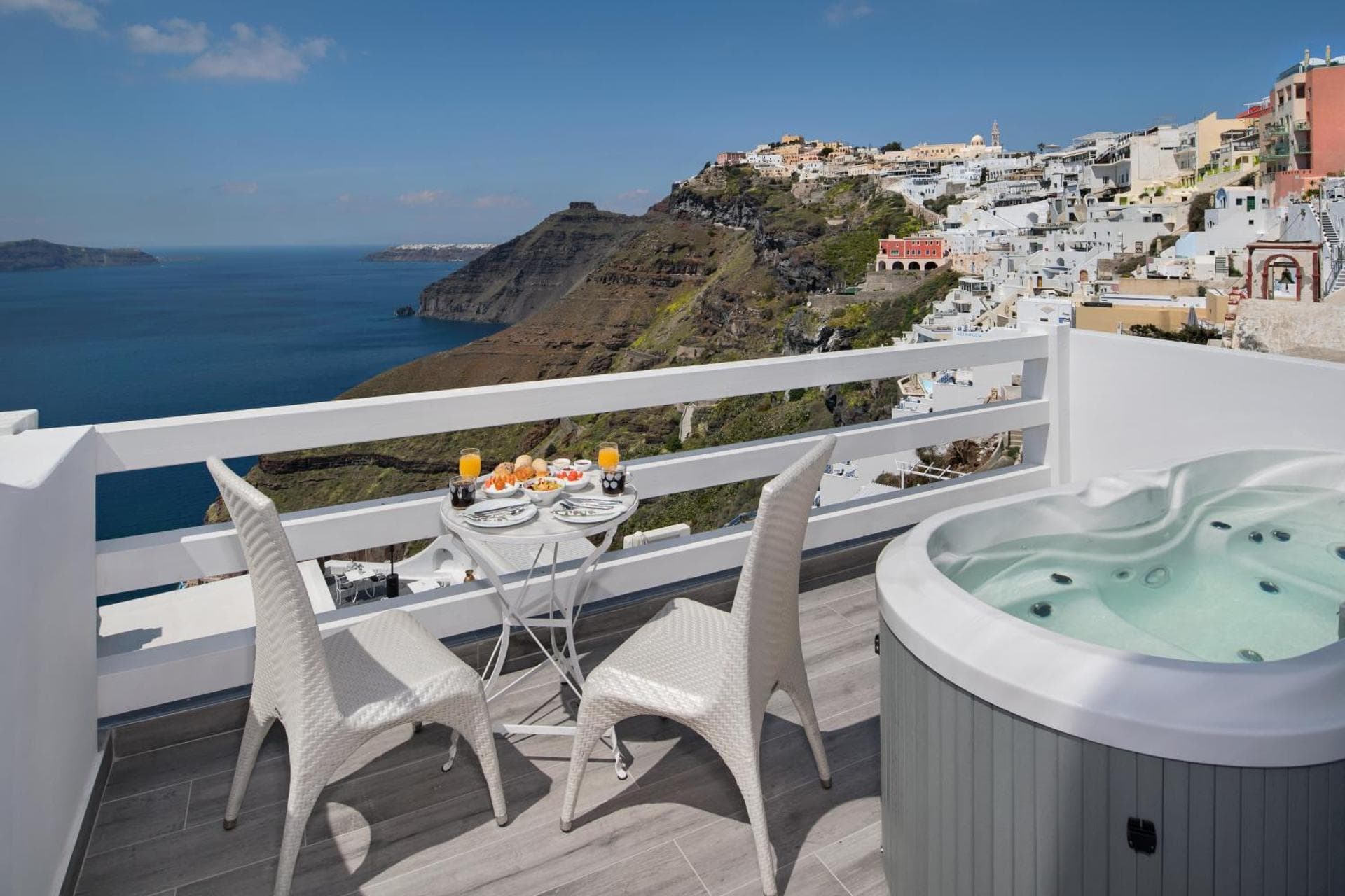 Junior Suite with outdoor Tub and Volcano View