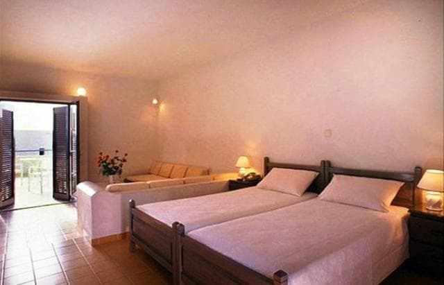 Studio (2 Adults)