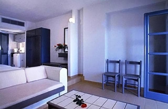 Studio (2 Adults)