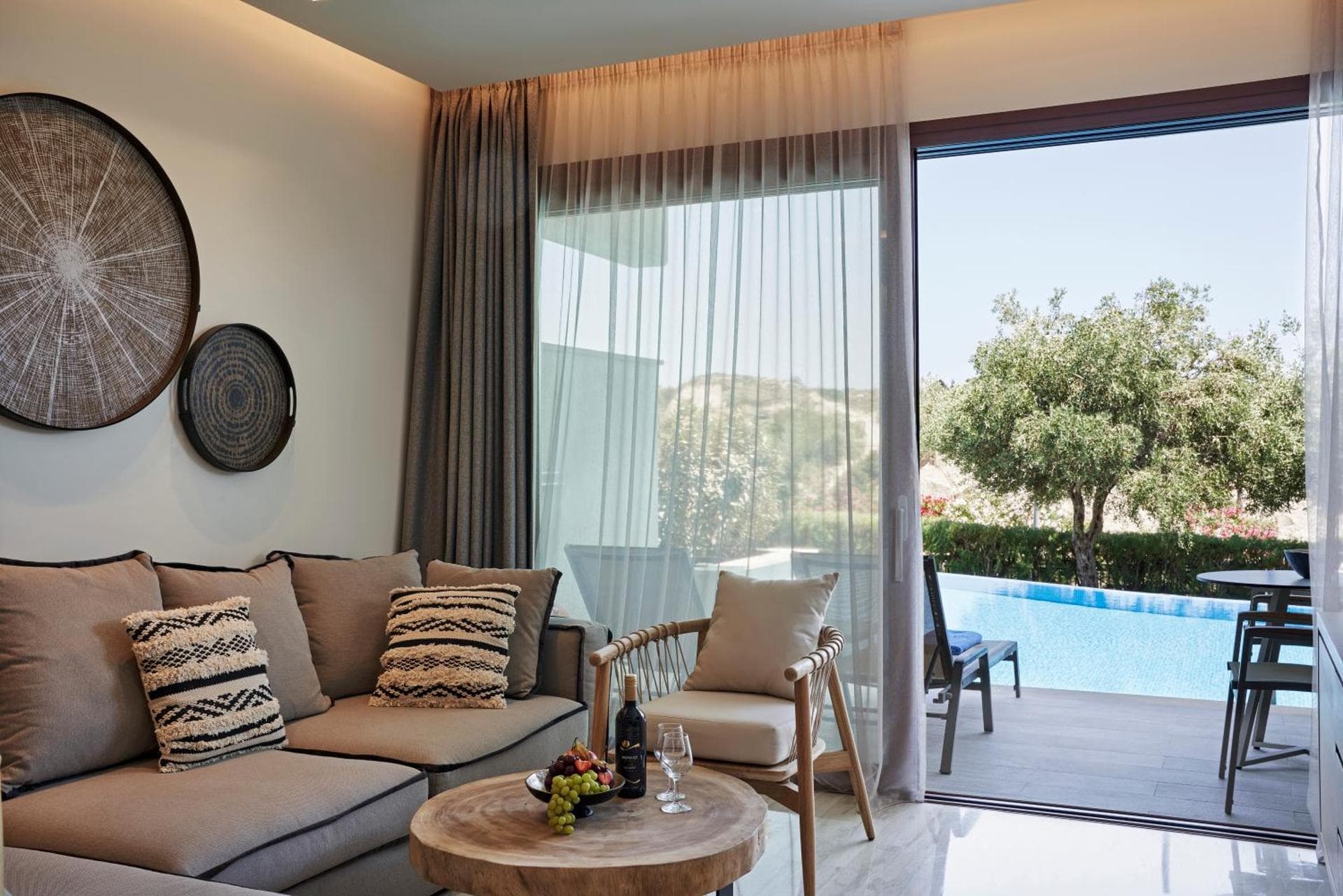 Junior Suite Swim up Inland View
