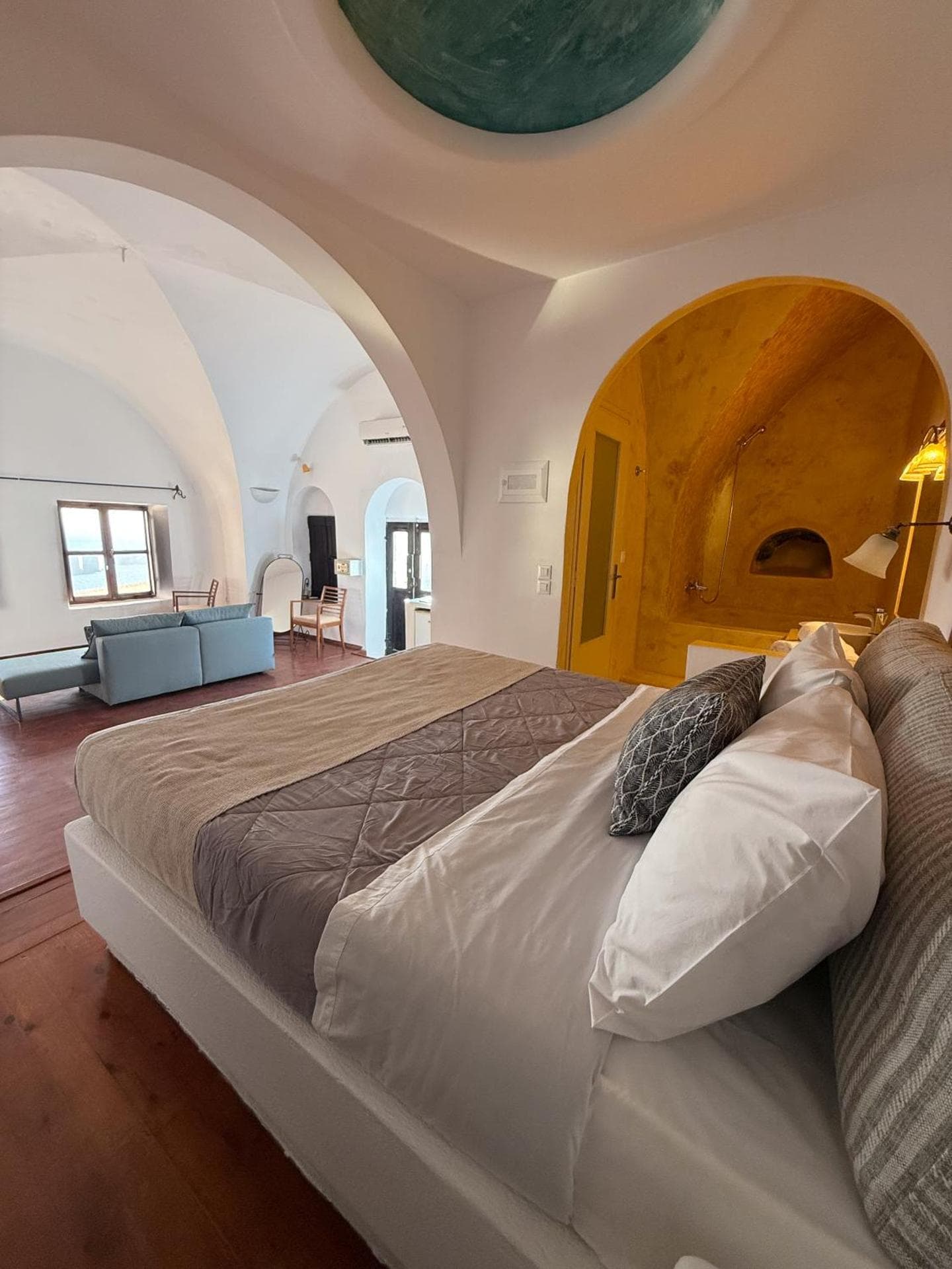CLASSIC SUITE WITH CALDERA VIEW & SHARED POOL