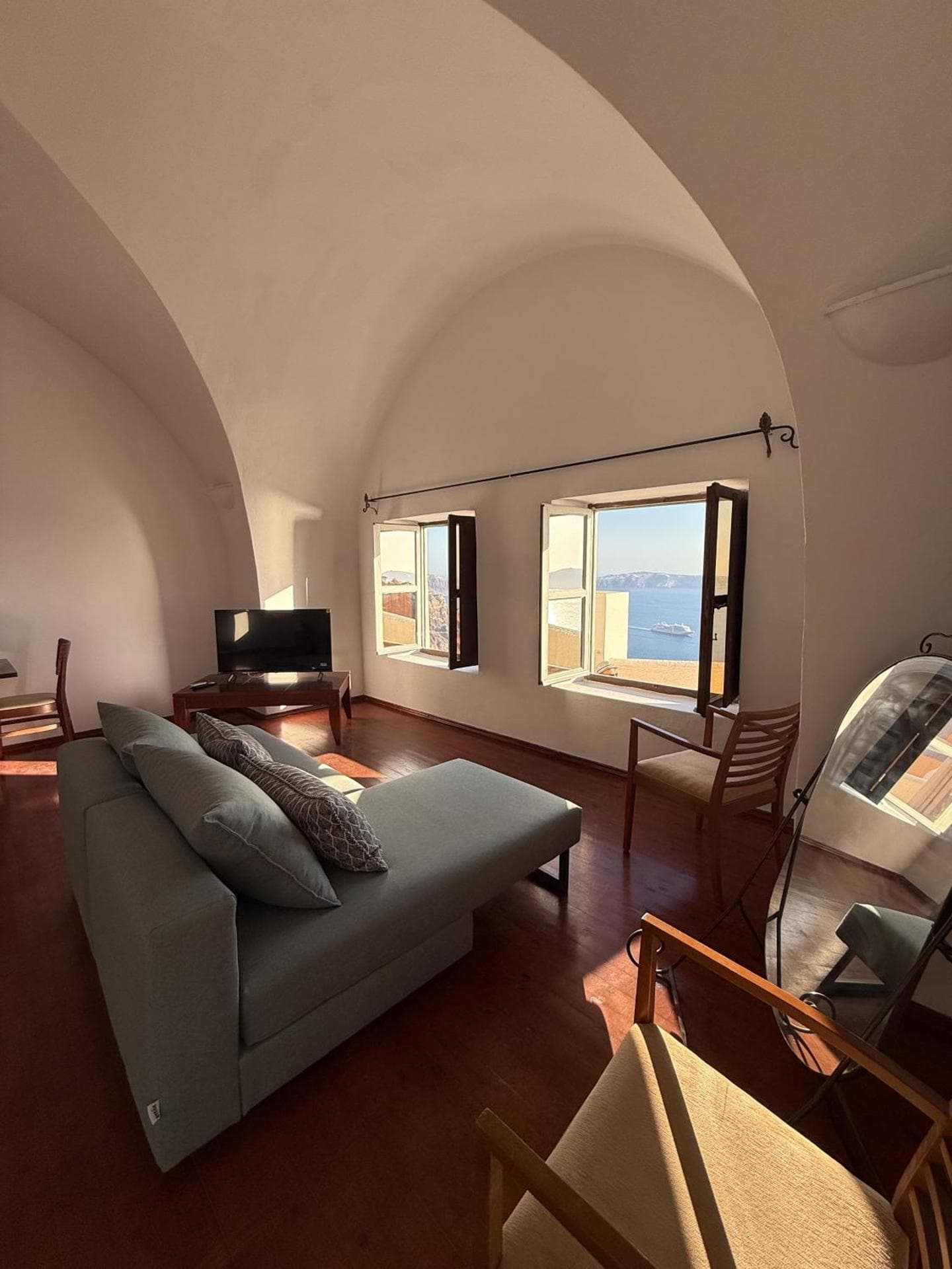 CLASSIC SUITE WITH CALDERA VIEW & SHARED POOL