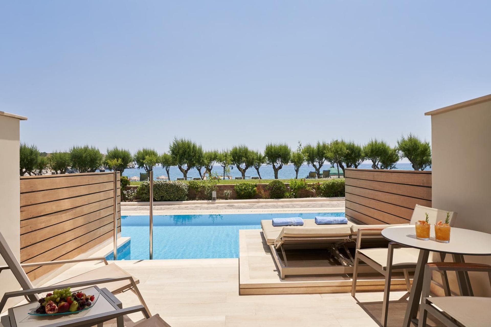 Junior Suite Beach Front Swim up Sea View