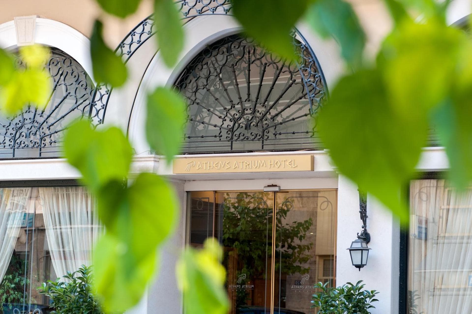 ATHENS ATRIUM HOTEL & JACUZZI SUITES